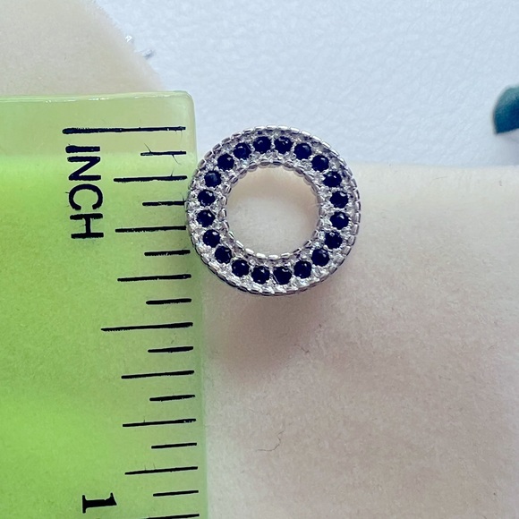 🌟 Silver Circle Black Diamond* Stud Earring - Picture 5 of 5